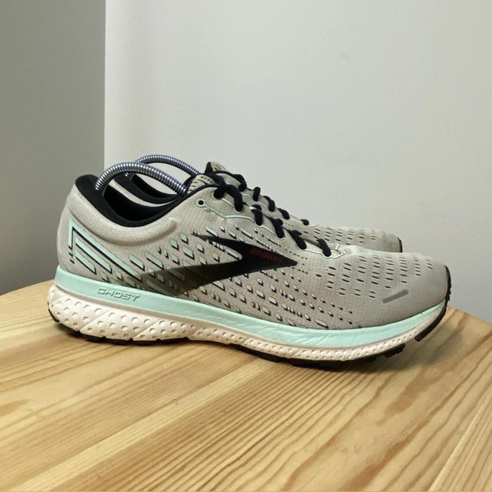 Brooks Ghost 13 Sneaker Shoes Gray Running Walking Gym 1203381B073 Womens 11.5